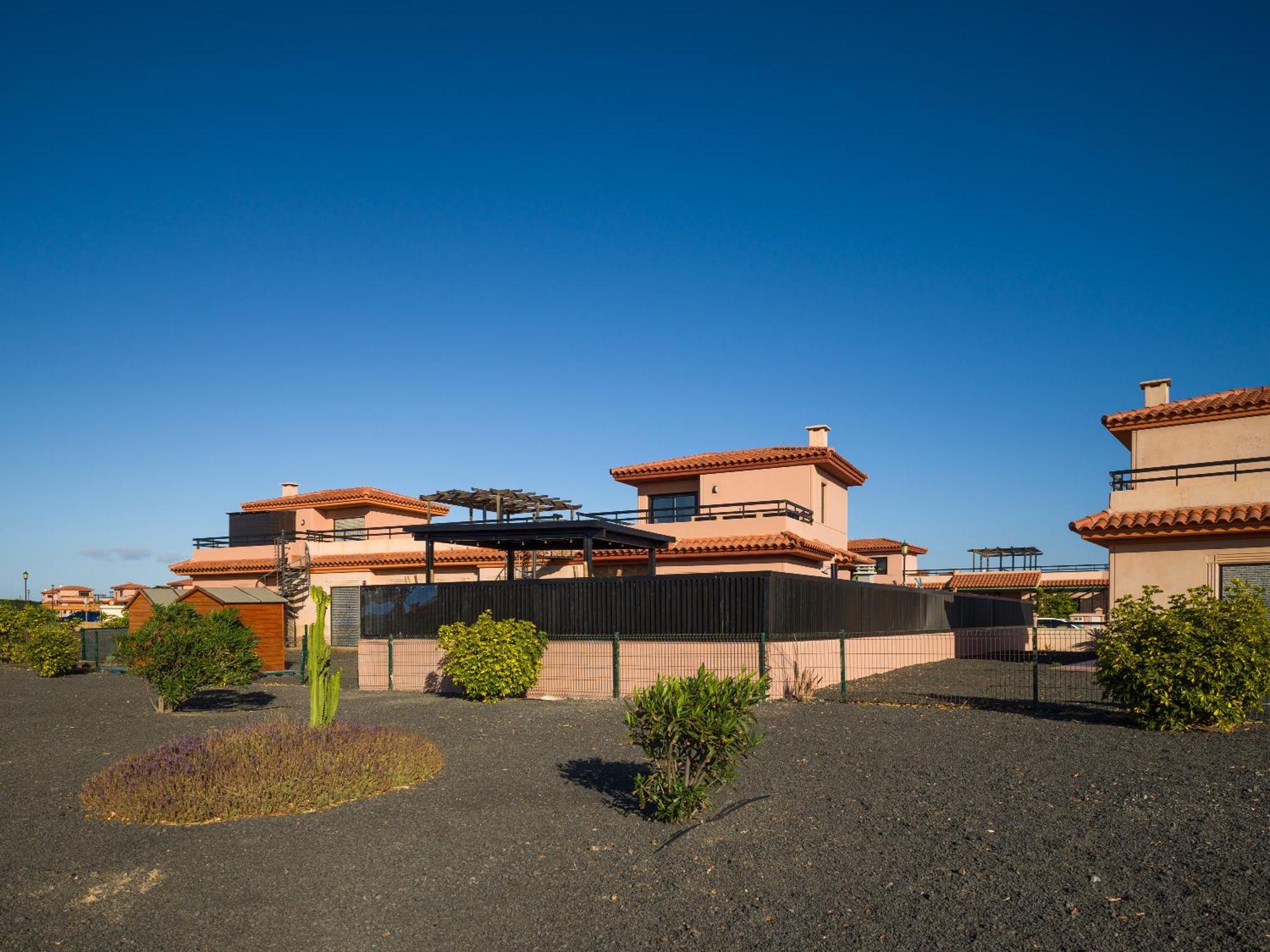 Villa Giraud I - Luxurious Secluded Next To The Sea Lajares