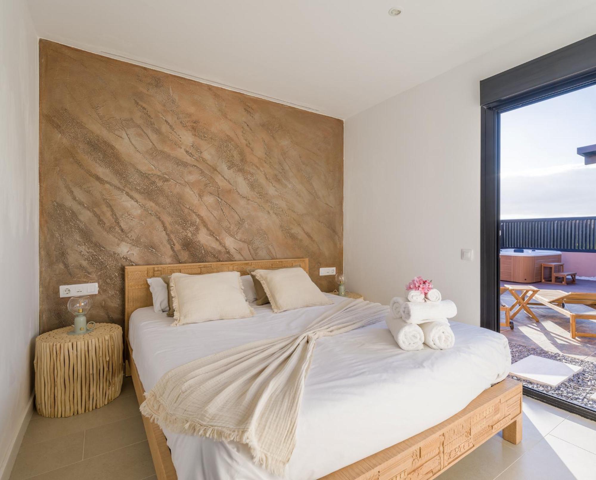 Giraud I - Luxurious Secluded Next To The Sea Villa *