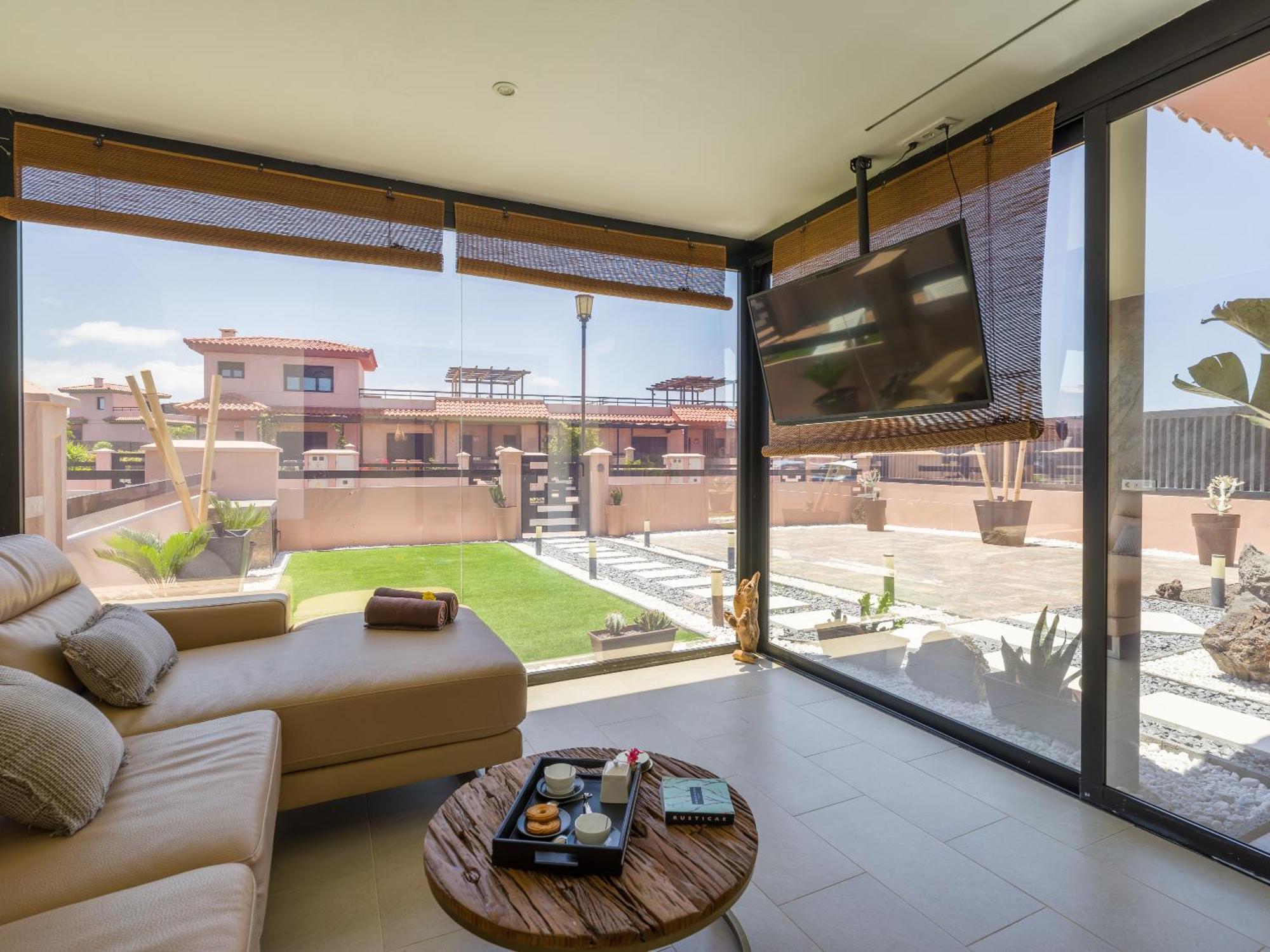 Villa Giraud I - Luxurious Secluded Next To The Sea Lajares