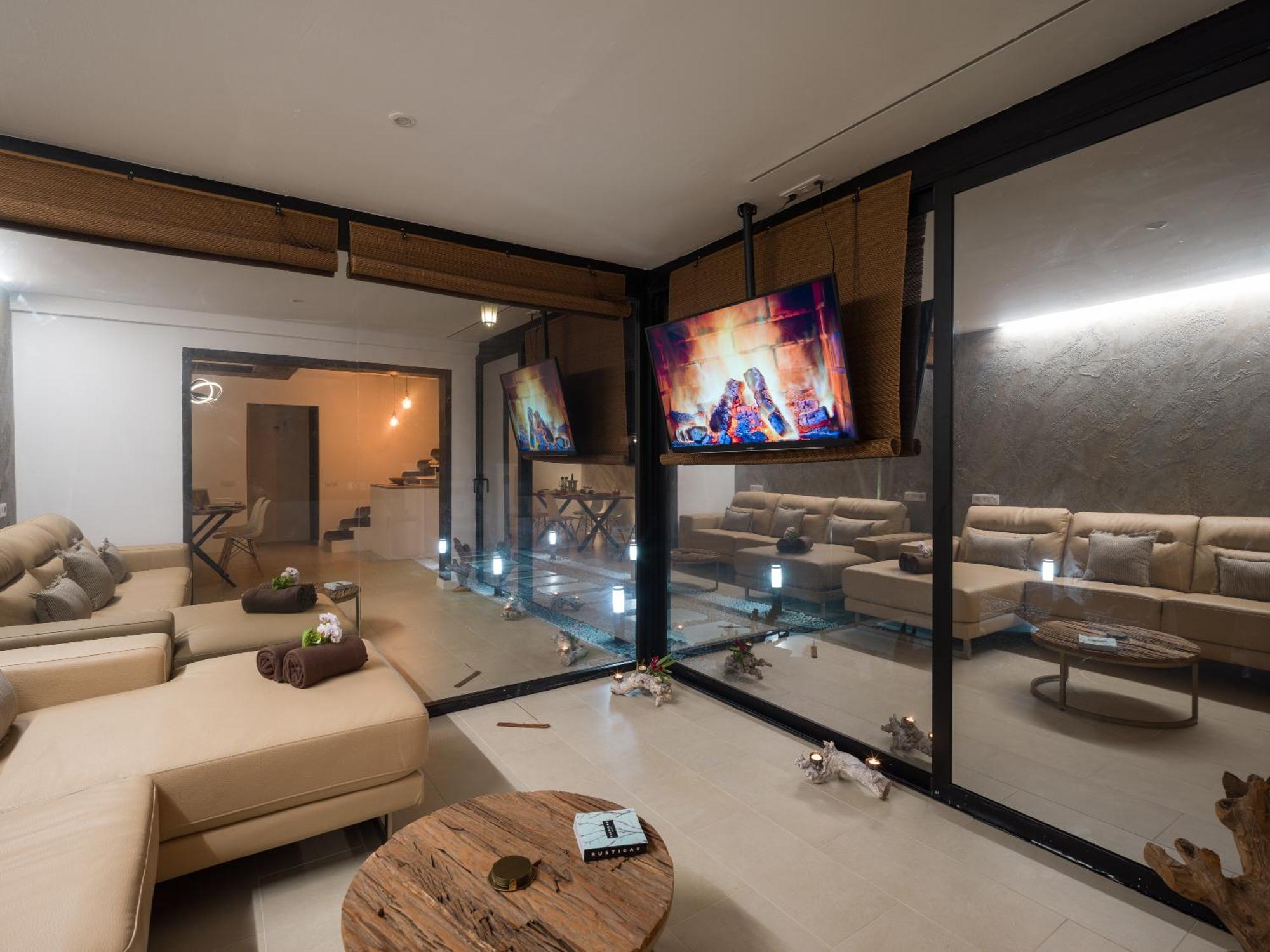 Giraud I - Luxurious Secluded Next To The Sea Villa *